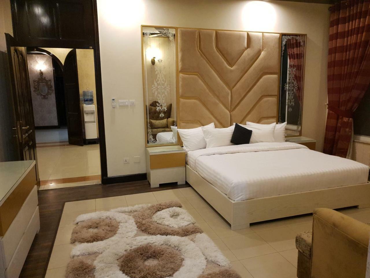 Royal Villa F-10/2 Islamabad Buitenkant foto